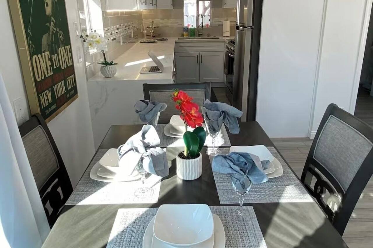 One bedroom new remodel furnished to tens! Pure luxury, professionally decorated 1