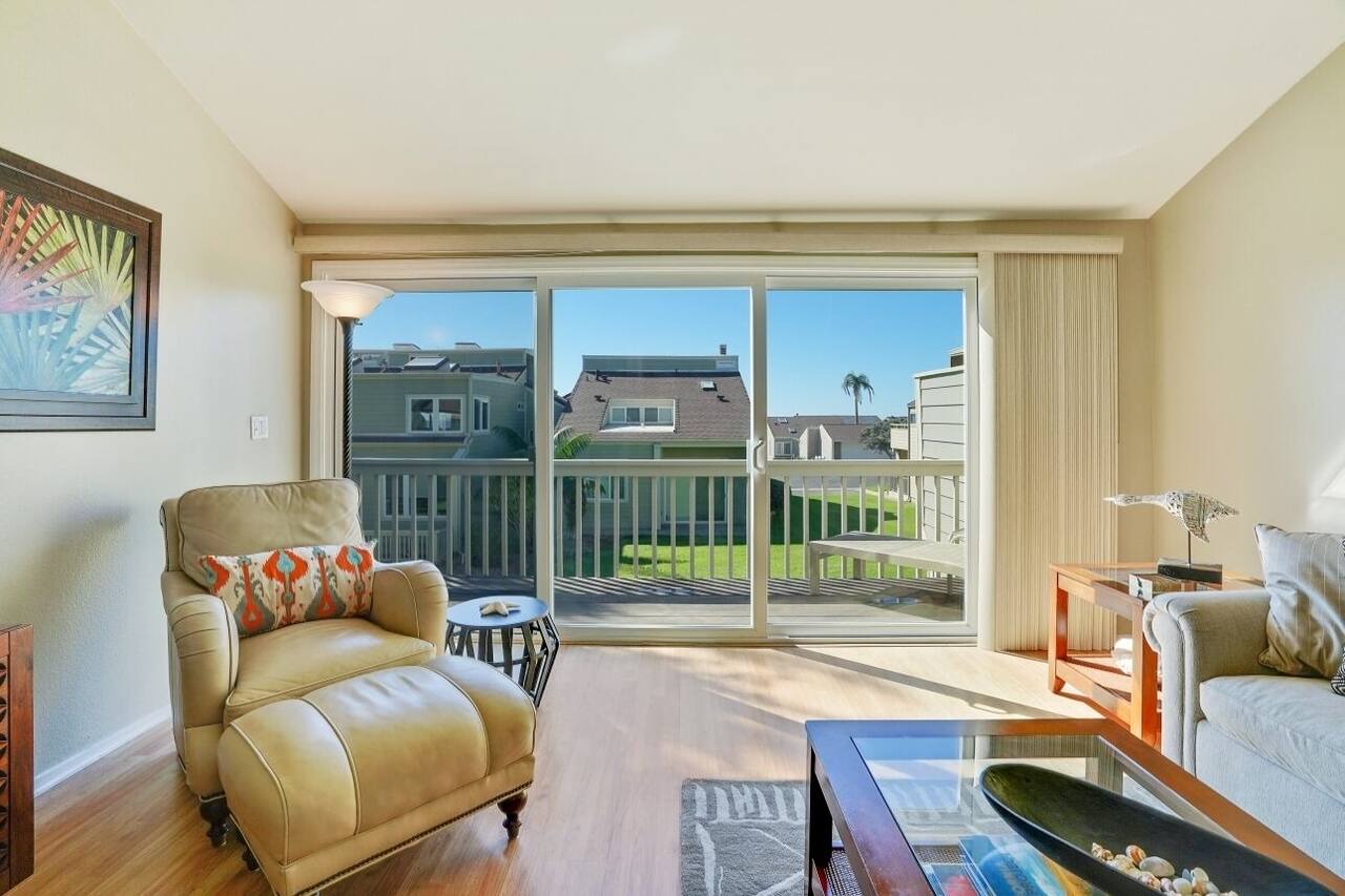 Only Steps to the Beach! Immaculate Townhouse in Sea Bluff 1