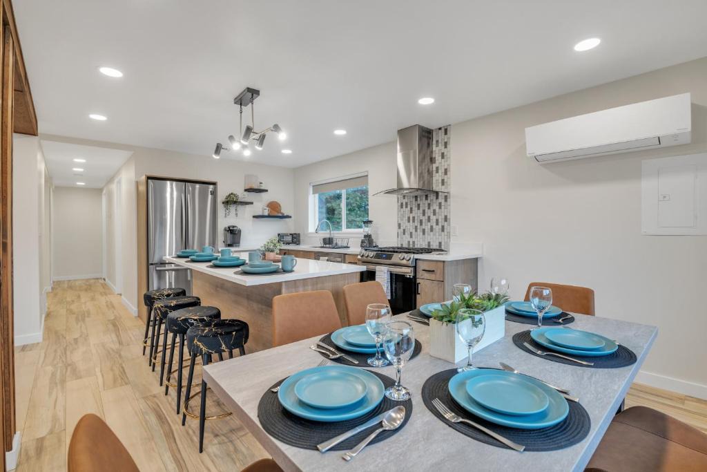 Pacific Northwest Retreat Duplex 3min from Seattle 1