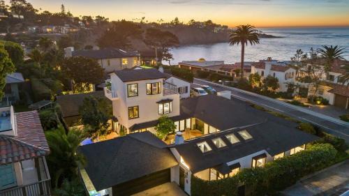 Pacific Perfection - Ocean Views Jacuzzi Walk to Beach and Dining 1