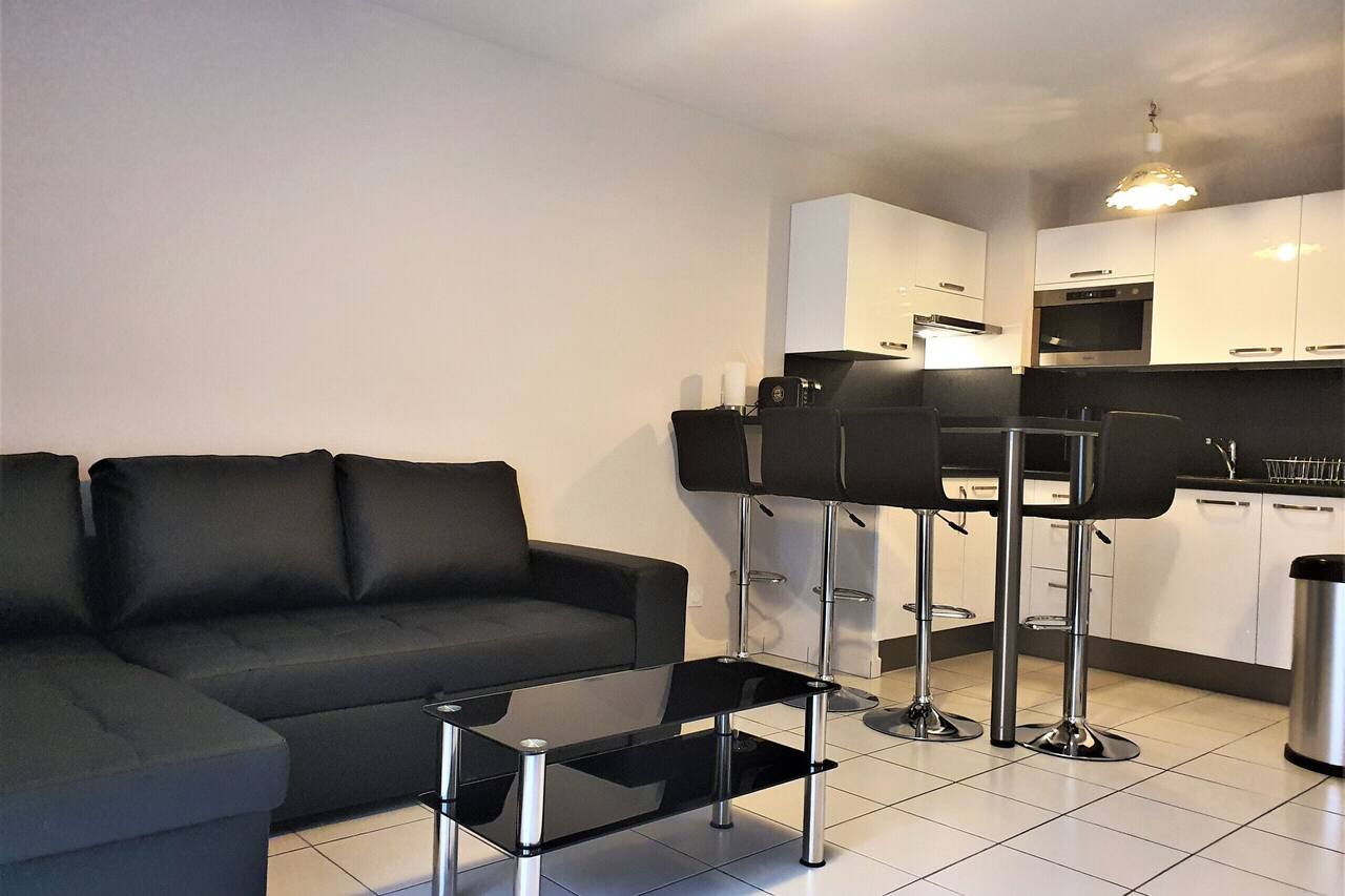 Pallazzio 2, 5 minuts walking distance from Beacheswith terrace and parking 1