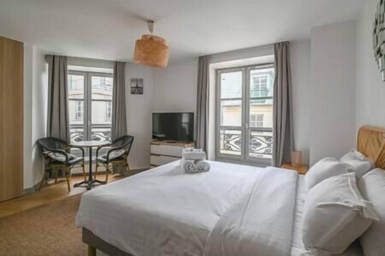 Paris, Opéra 4.So parisian Apartment 1