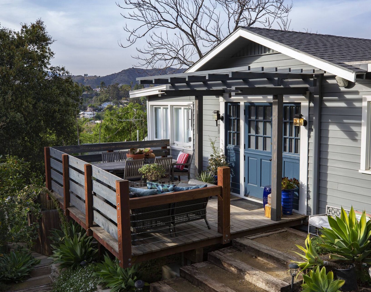 Peaceful Hillside Garden Cottage 1