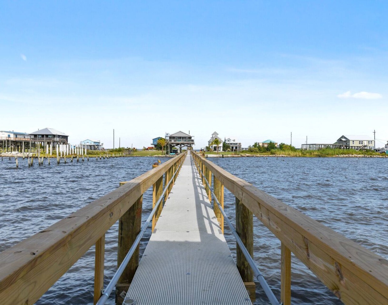 Pelican Pier Beach House on Lake Catherine 1