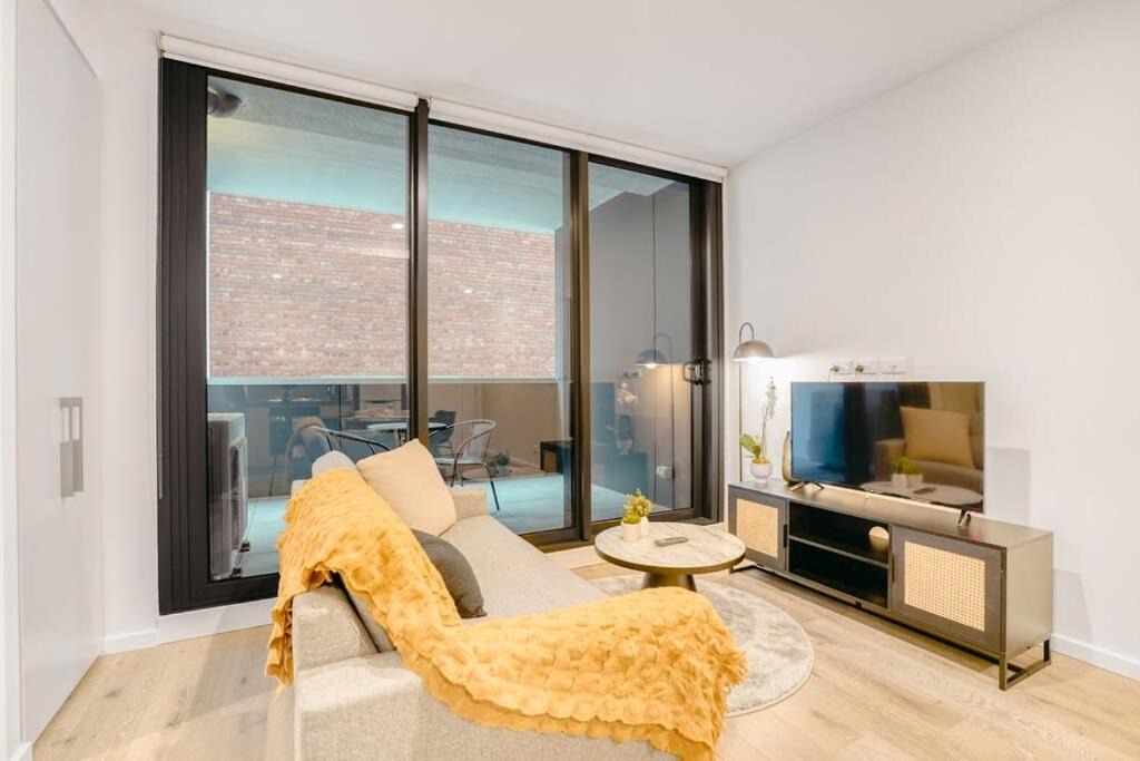 Penny Lane - 2BR Apt in the Heart of Moonee Ponds 1