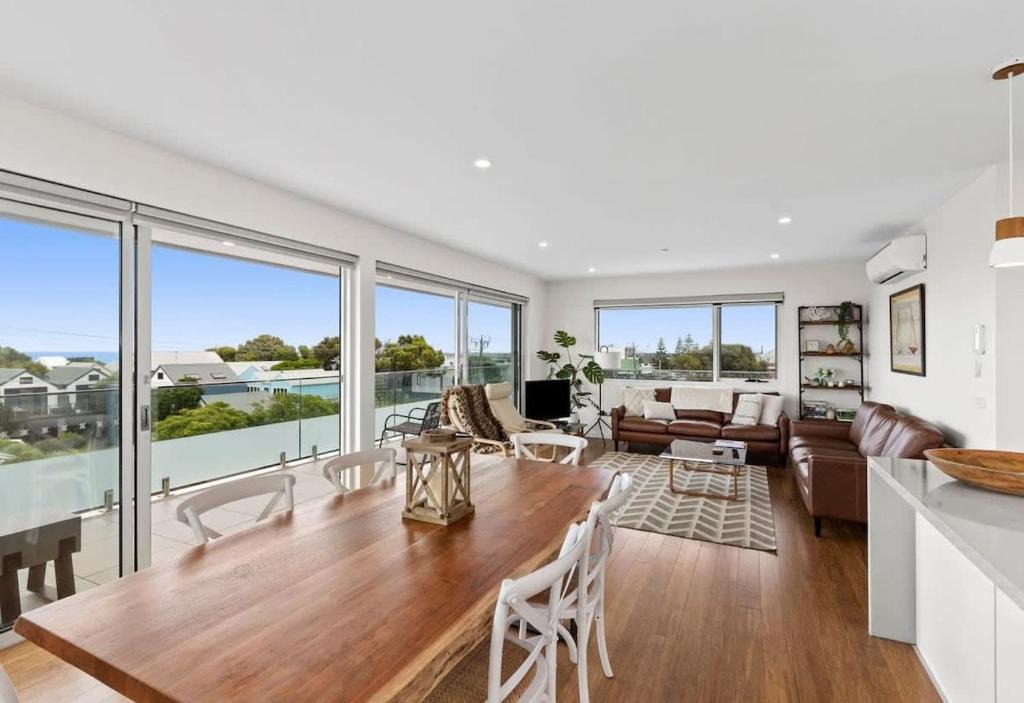 Penthouse Spectacular Ocean Views From Every Room 1
