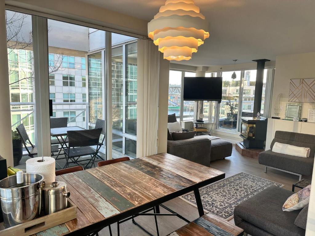 Penthouses of Beach Ave 1