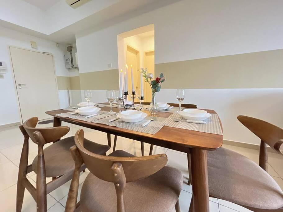 Petaling Jaya 1-12pax Muji design 3 room 1 min to Sunway Giza 1