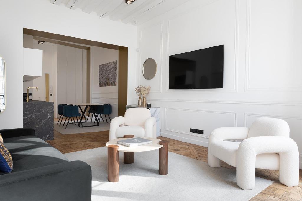 Pick A Flat's Apartment in Louvre - Croix des Petits Champs 1