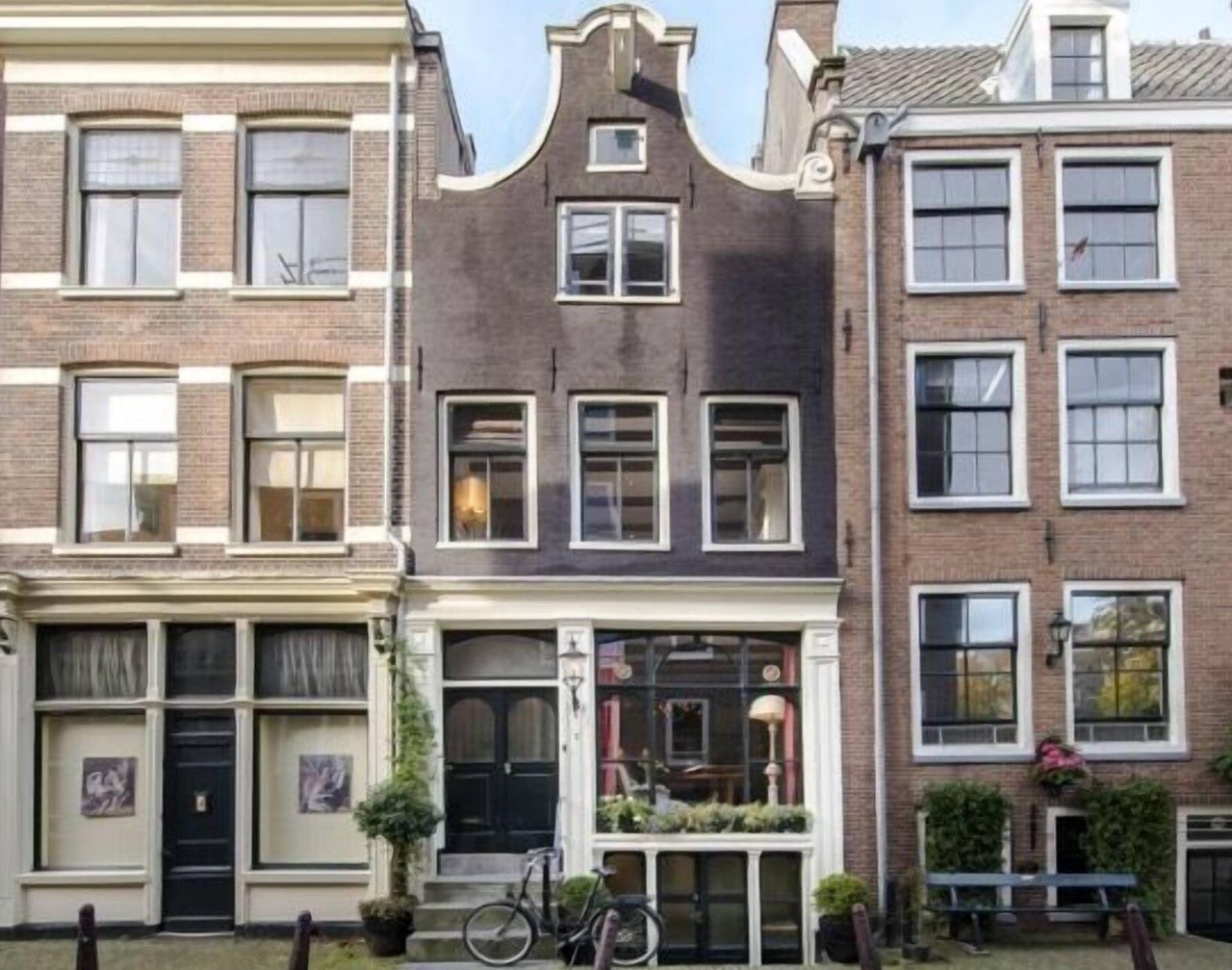 Picture perfect 1650 house overlooking Prinsengracht canal - luxury with charm 1