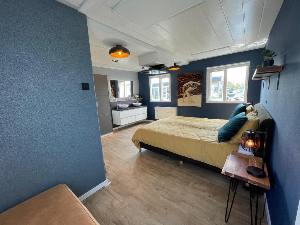 Poellodge XL, houseboat met whirlpool en sauna 1