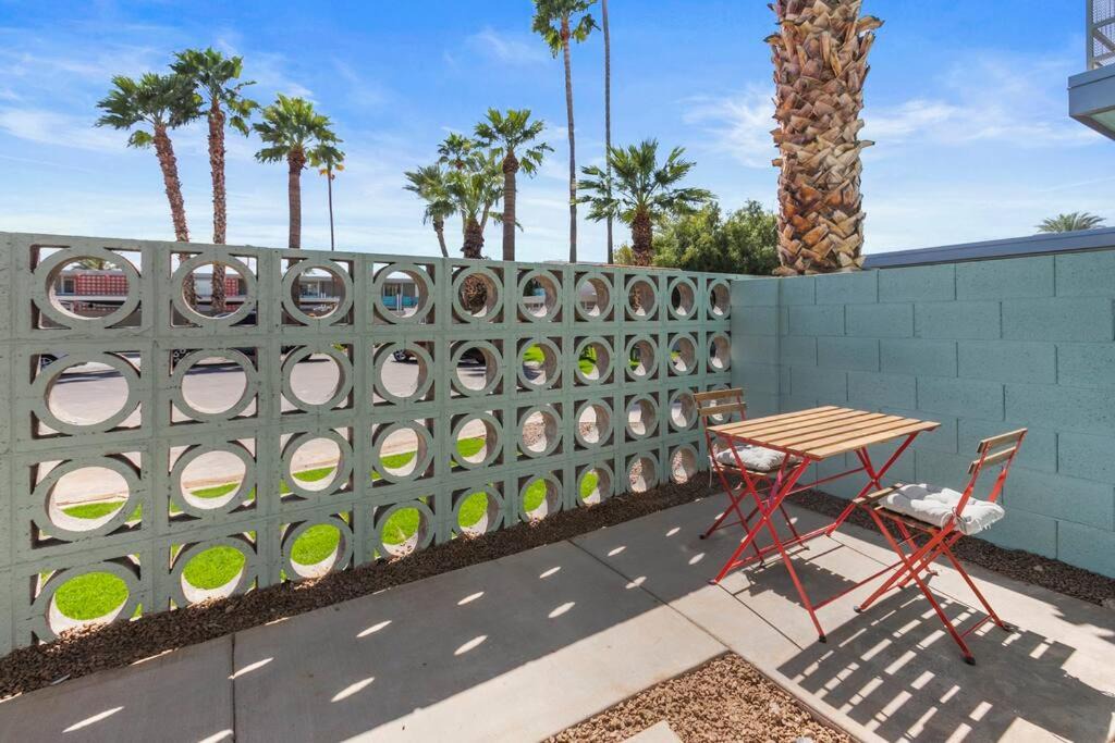 Poolside Studio w Rooftop Deck - Walk to Old Town 1