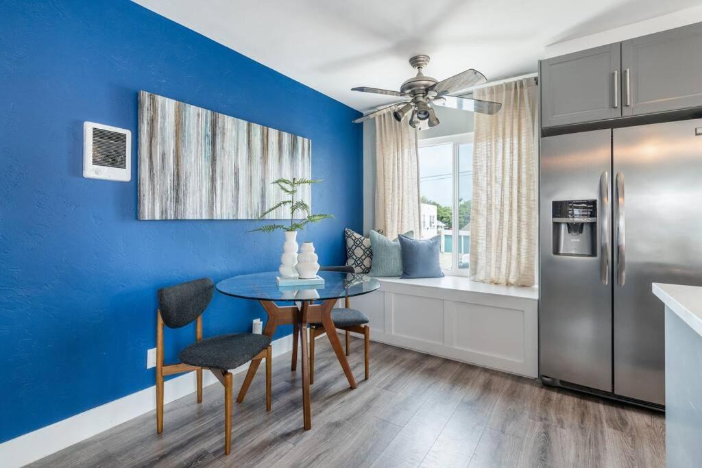 PORCHLIGHT HOME Central San Diego FREE parking 1