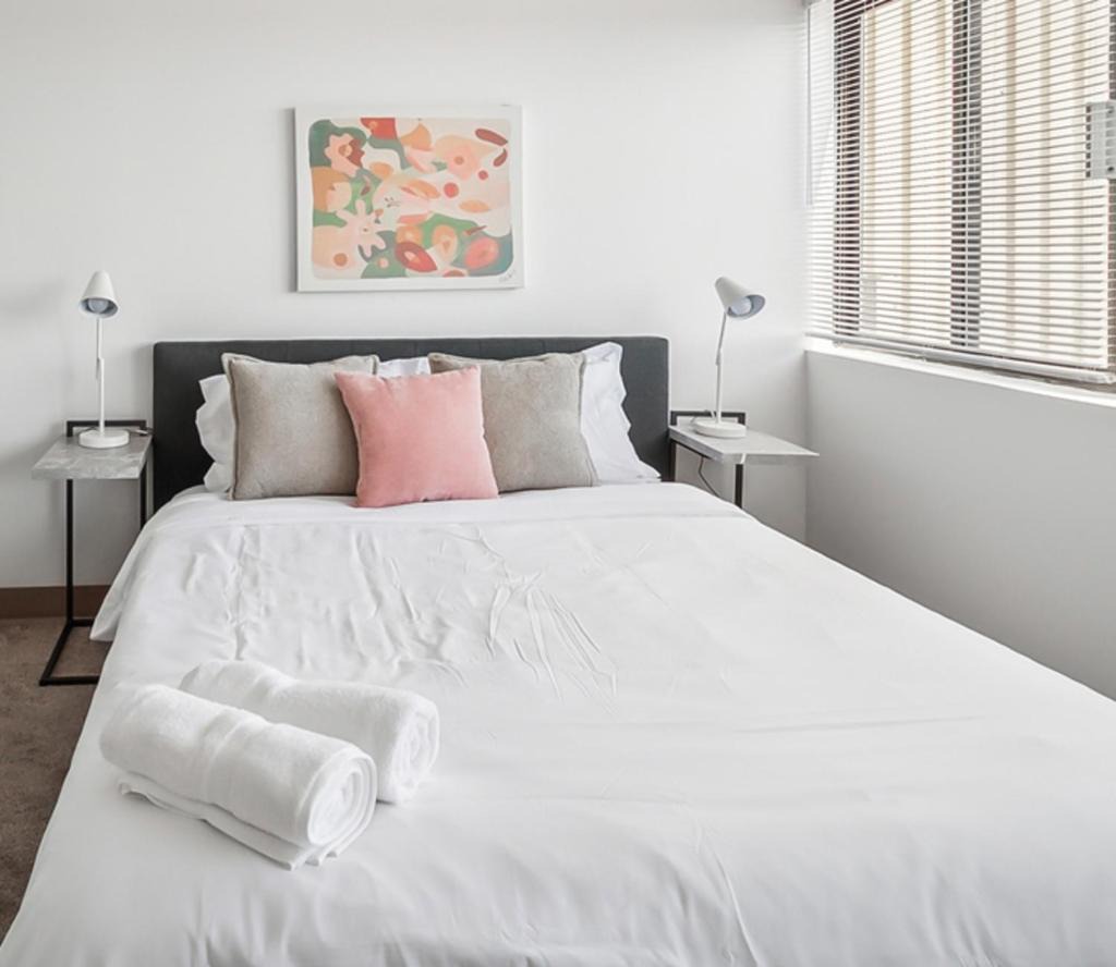 PP 1301 Modern Corporate 2br, pool, Gym 1