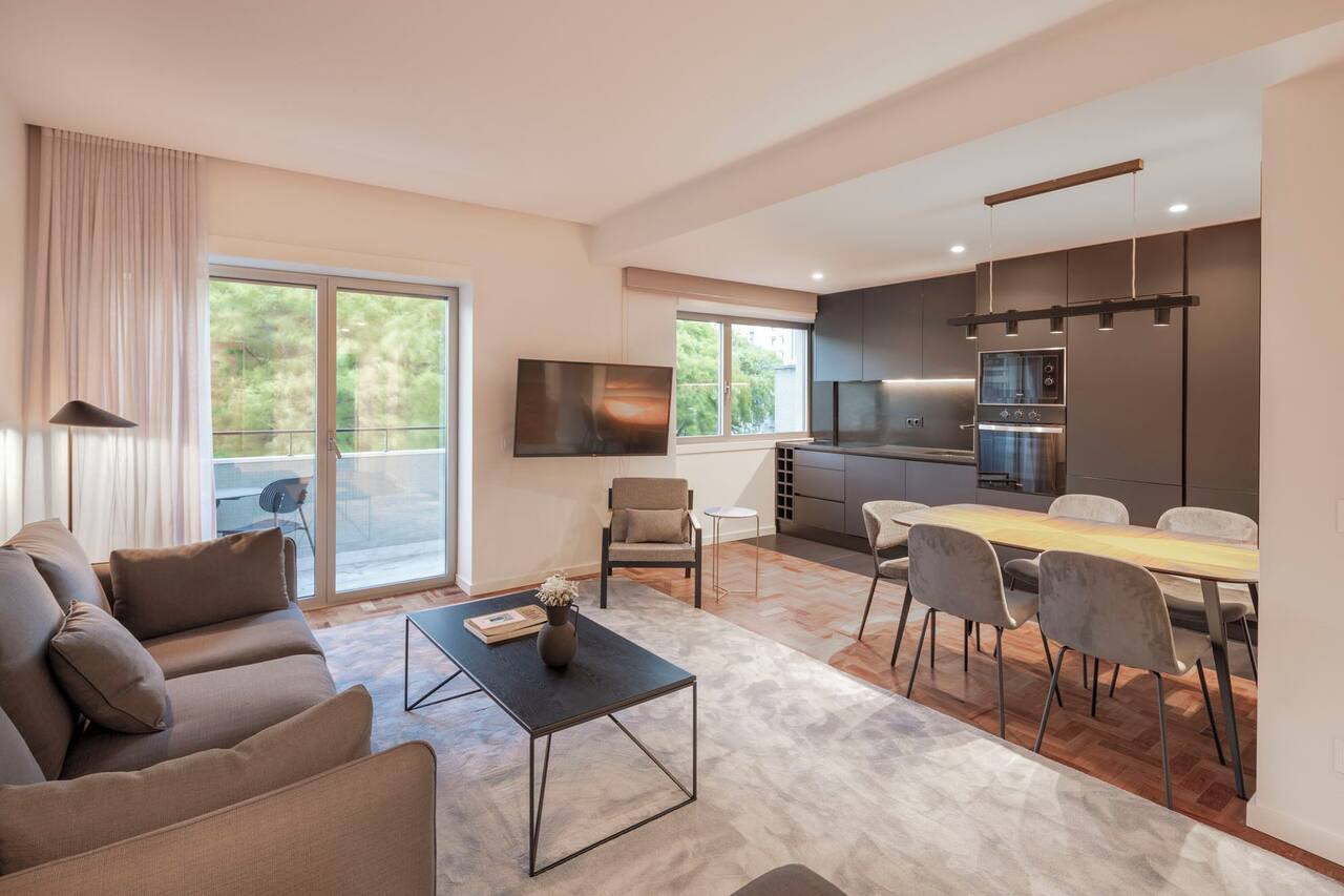 Premium 2BR Apartment in Avenidas Novas, Lisbon | Balcony & Included Services 1