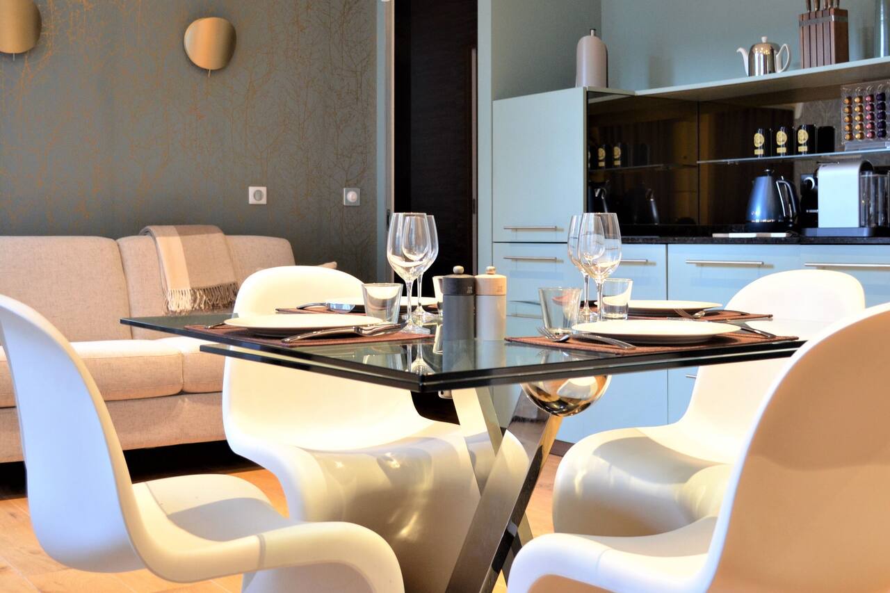 Prestigious apartment near the Hotel de ville A/C and Parking 1