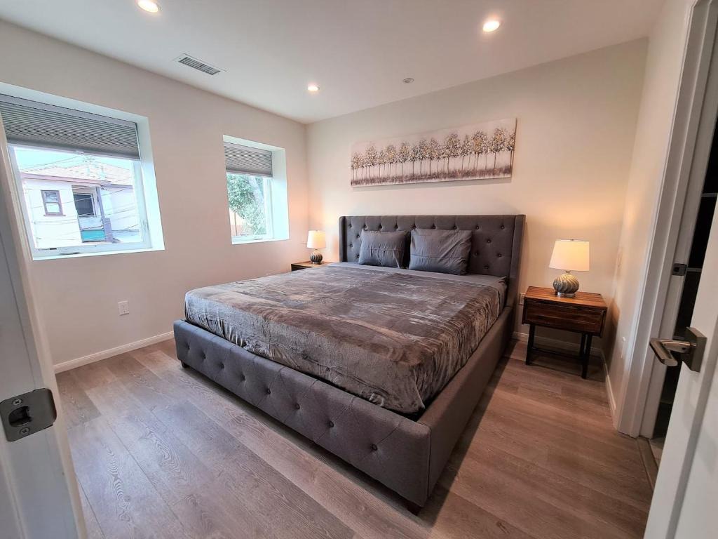 Prime LA 2 bedroom & 3 bath home Beverly Hills adj 1