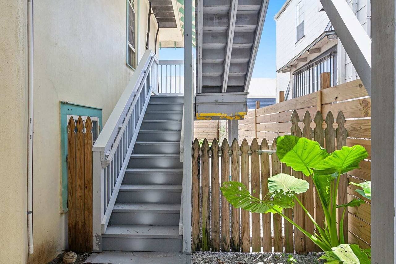 Prime Location and Luxury | 3br Streetcar + Dining 1