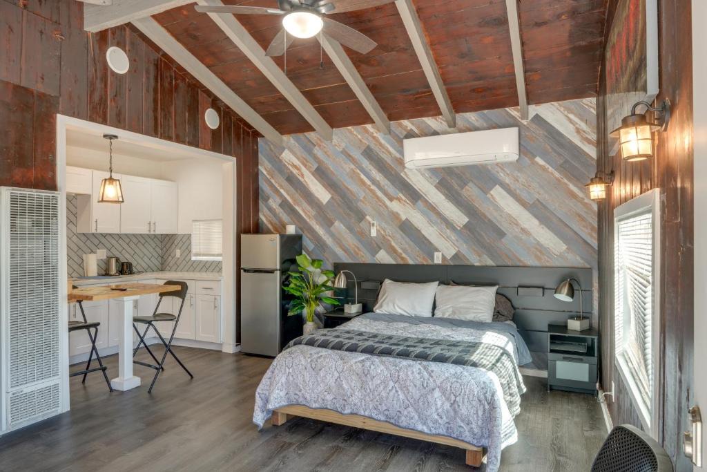 Private Deck & Views: Frazier Mountain Cabin 1