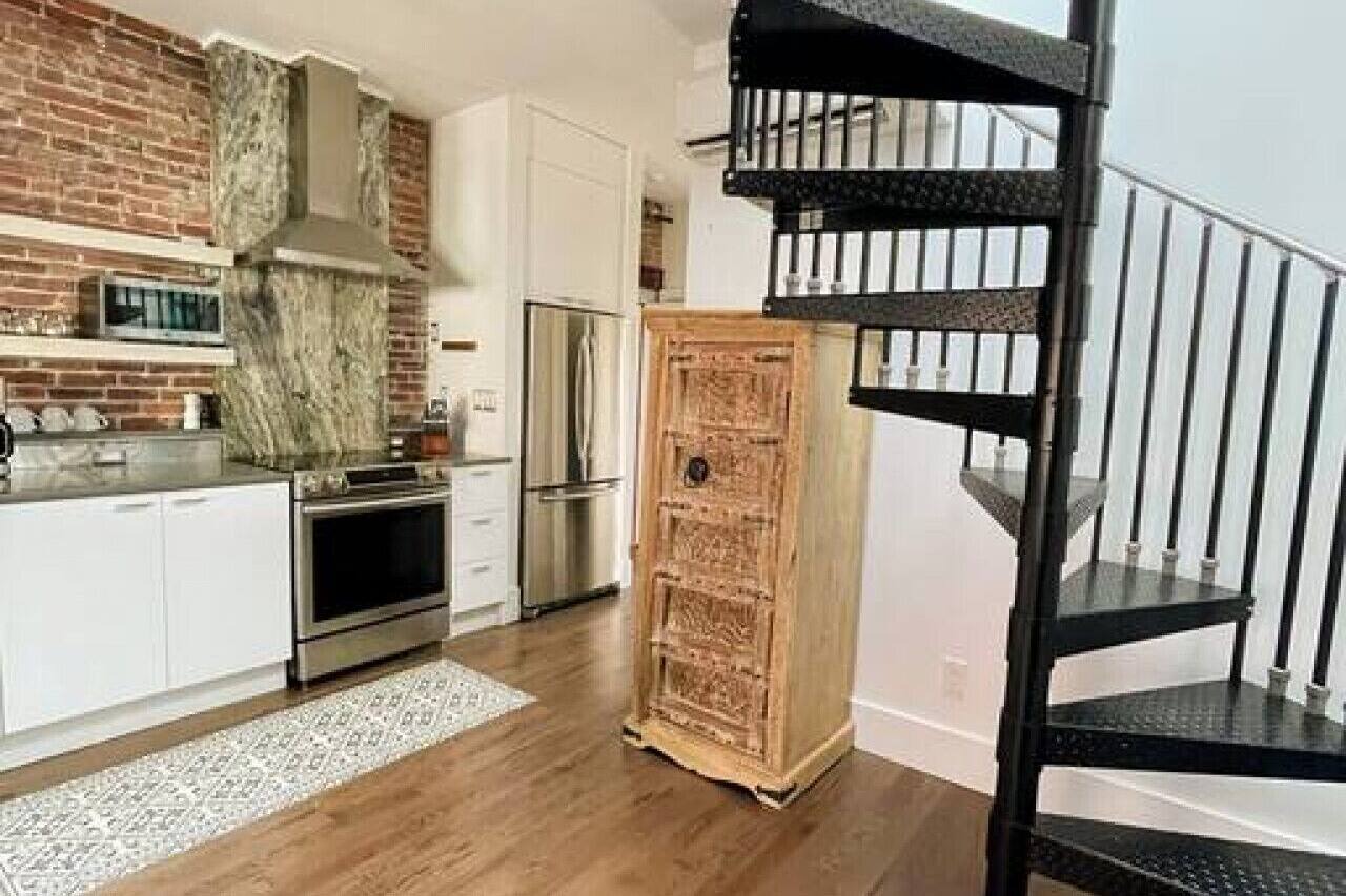 Private Rooftop Deck!/Artsy Apt/Old Port Arts Dist 1