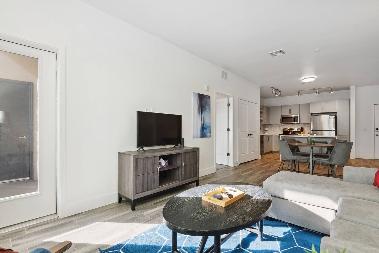 Pure Suites 2 Bed Downtown Phoenix Pool Gym 1