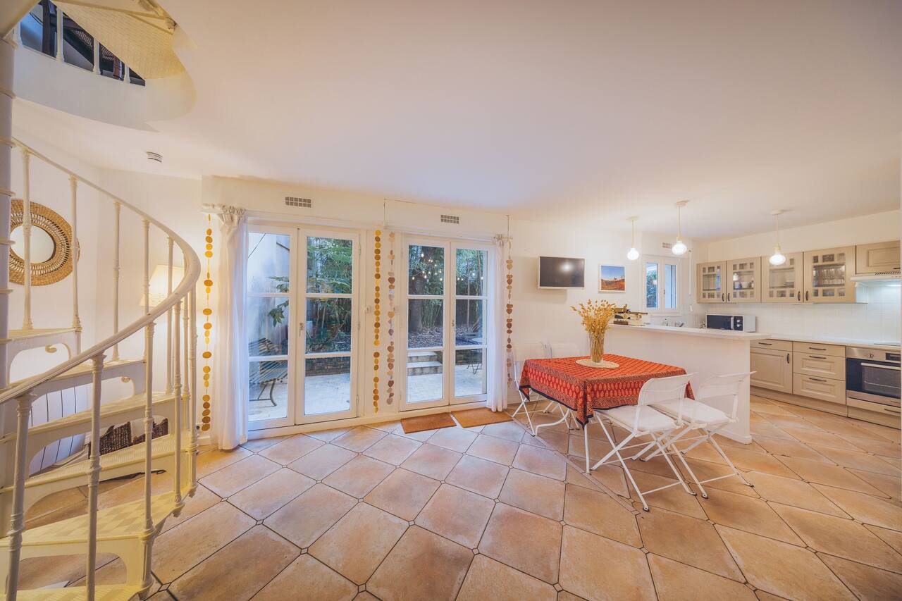 Quiet duplex with private garden and terrace 1