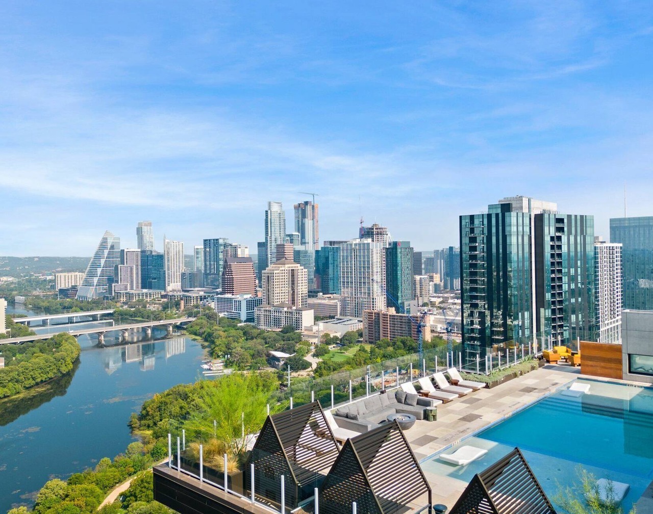 Rainey St Condo | Heated Pool | Gym | Bar | DT ATX 1