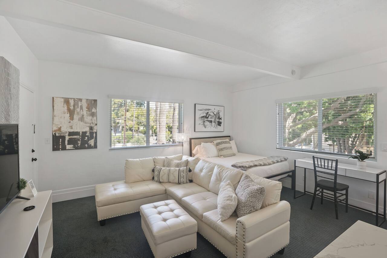 Rare West Beach Studio #4 — blocks to the Beach, Downtown State St & Funk Zone 1