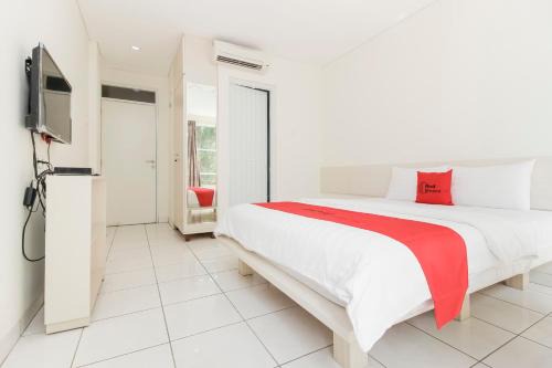 RedDoorz near Pancoran 1