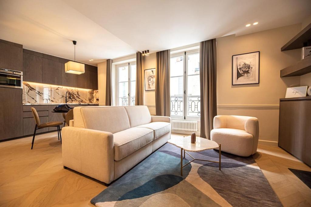 Relax in a Charming Flat in Le Marais 1