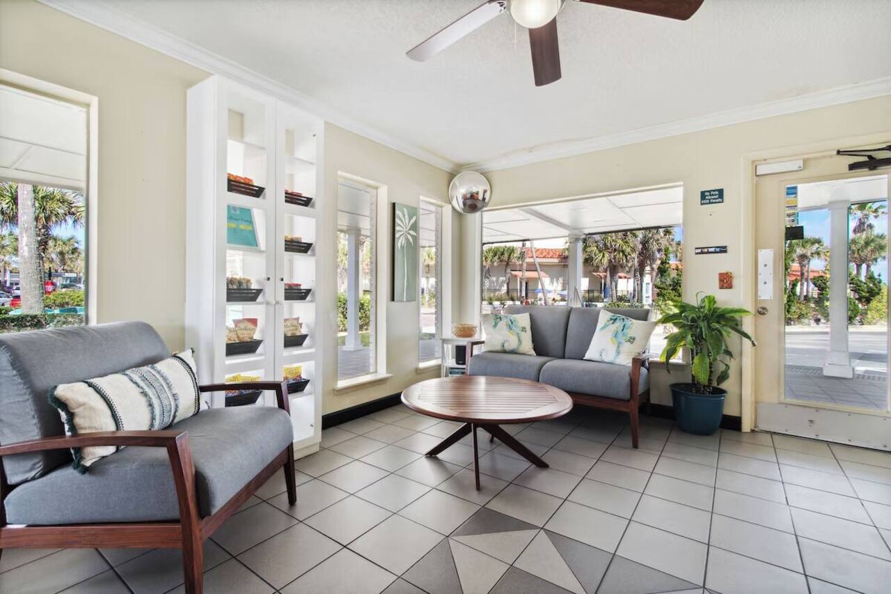 Relaxing Airy Beach Retreat, Perfect for a Peaceful Getaway Escape, Pet Friendly 1