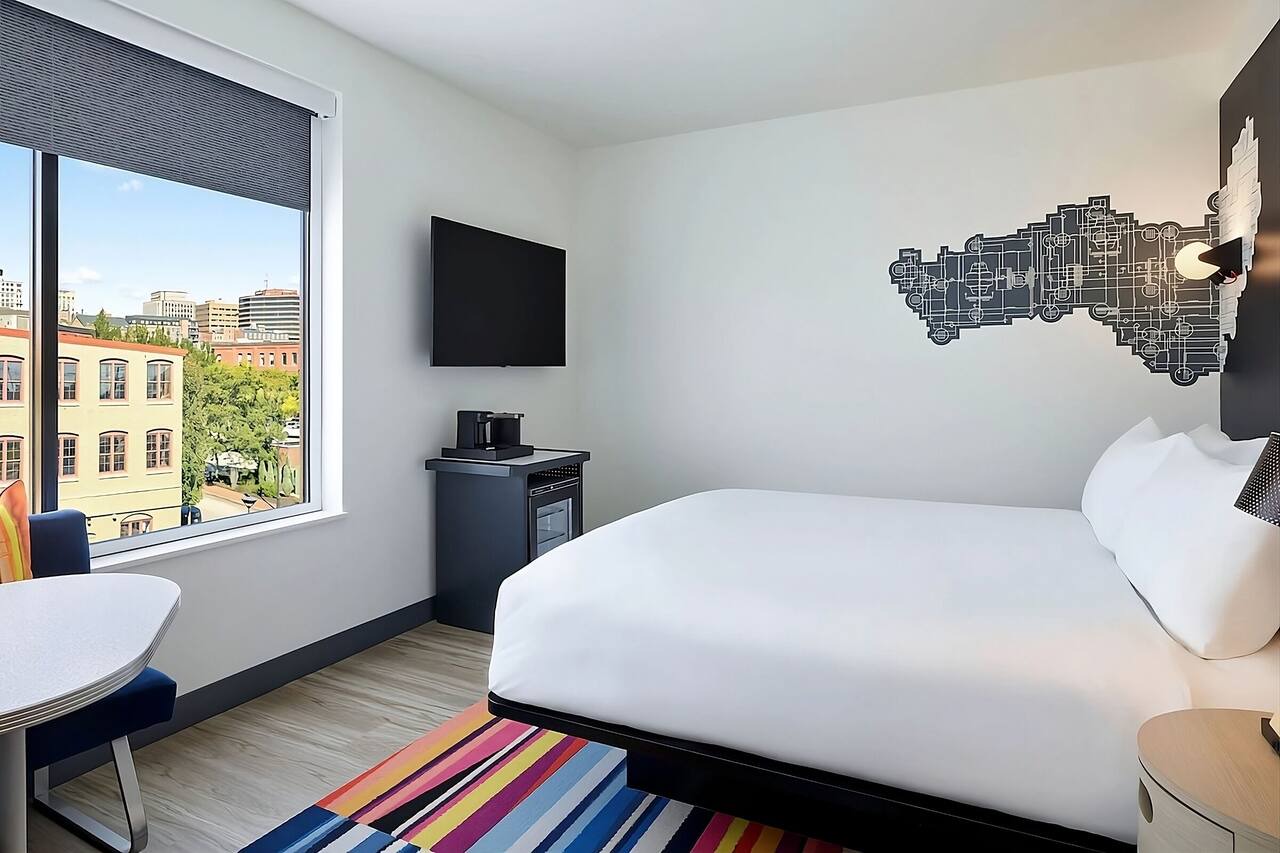 Relaxing Couple Pet-Friendly Stay | Seafood & Portland Attractions 1