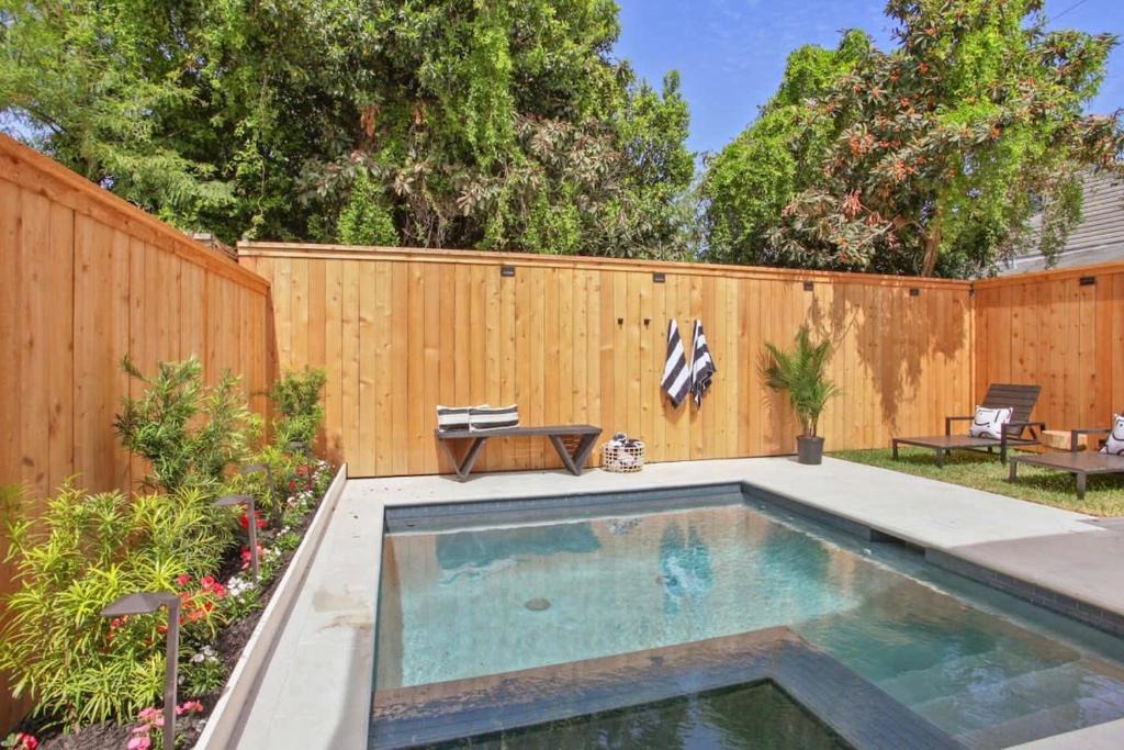 Relaxing Home with Heated Pool & Spa 1