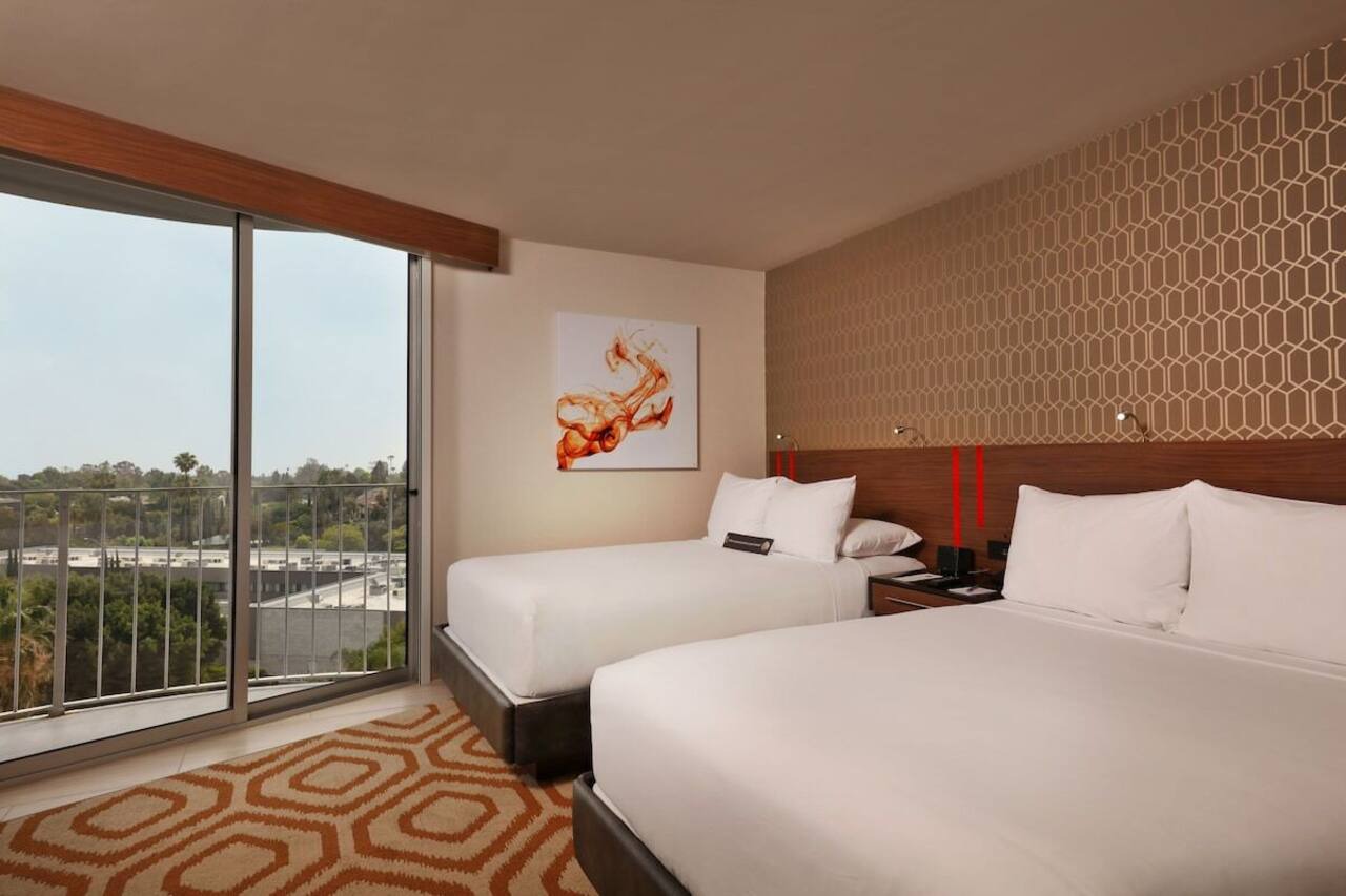 Relaxing Hotel w/Rooftop Dining, Outdoor Pool, and Iconic LA Skyline Views 1