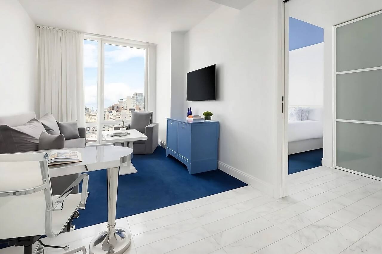 Relaxing NYC Getaway Awaits! Spacious Suite with Separate Living Room, City View 1