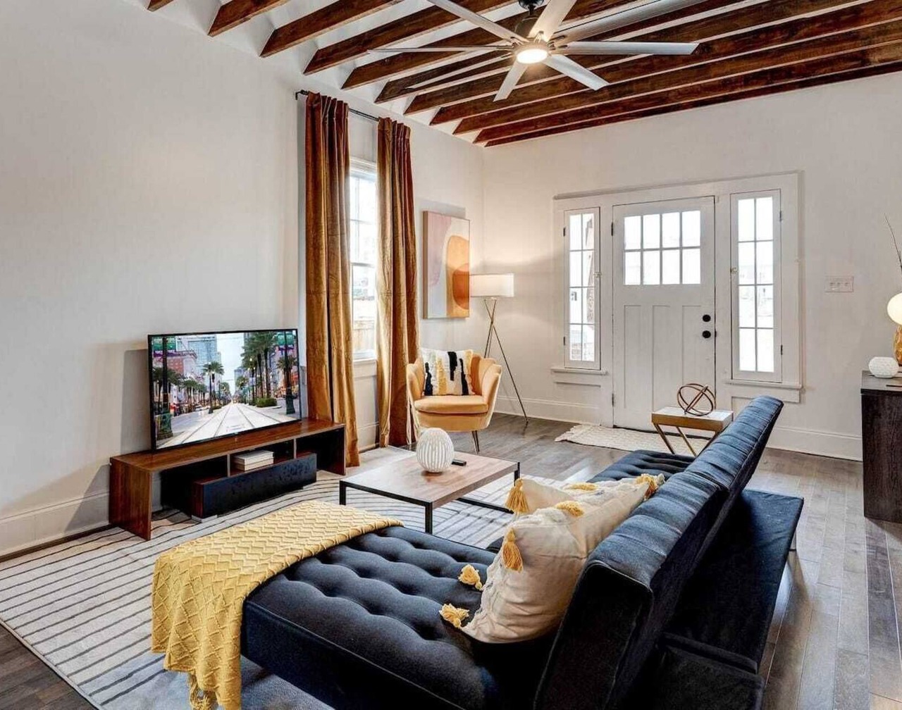 Renovated 3BR LGD home near Magazine St. Walk to cafés, streetcar to FQ & Dome. 1