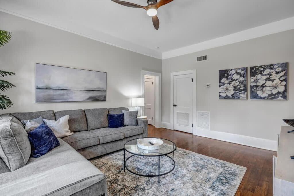 Renovated Apt - Blocks from Shoppes of Avondale 1