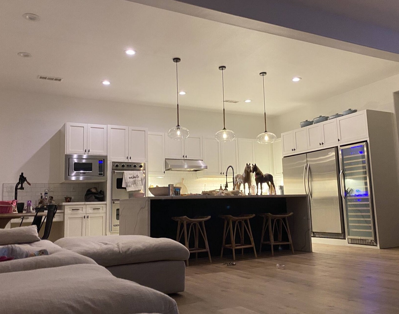 Rent my Furnished NEWLY REMODELED HOME FOR MONTH OF MARCH OR THIS SPRING! 1