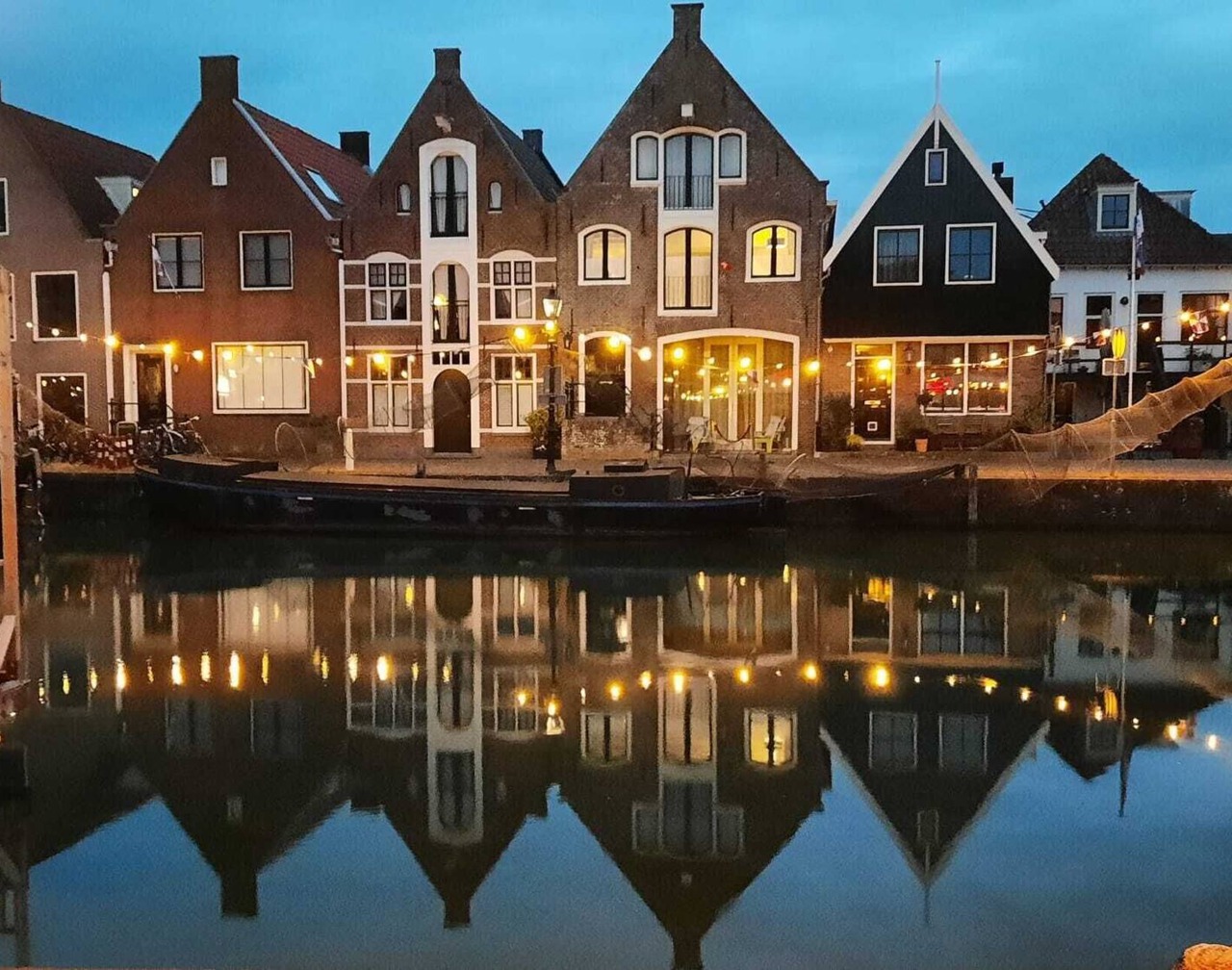 Rent The Dutch Buoy, gorgeous 17th century canal house, 8 kms from Amsterdam. 1