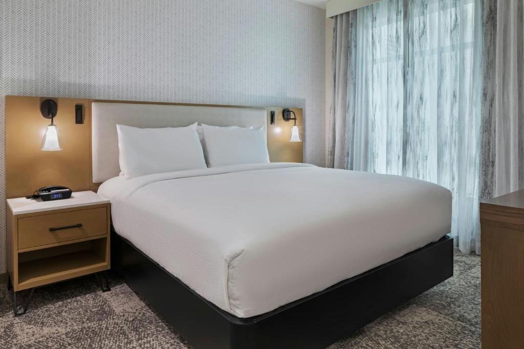 Residence Inn by Marriott Chatsworth 1