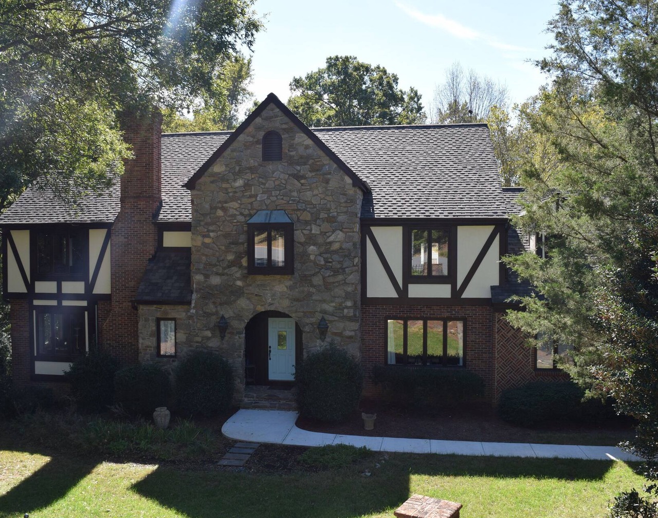 Retreat in the City - country setting in the city with large private pool 1