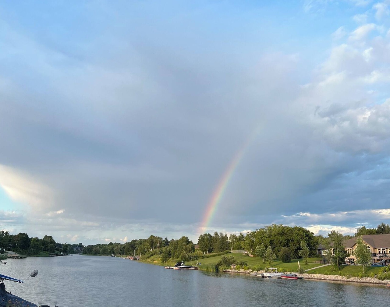 River Gem! A little piece of waterfront paradise with a cozy river home. 1