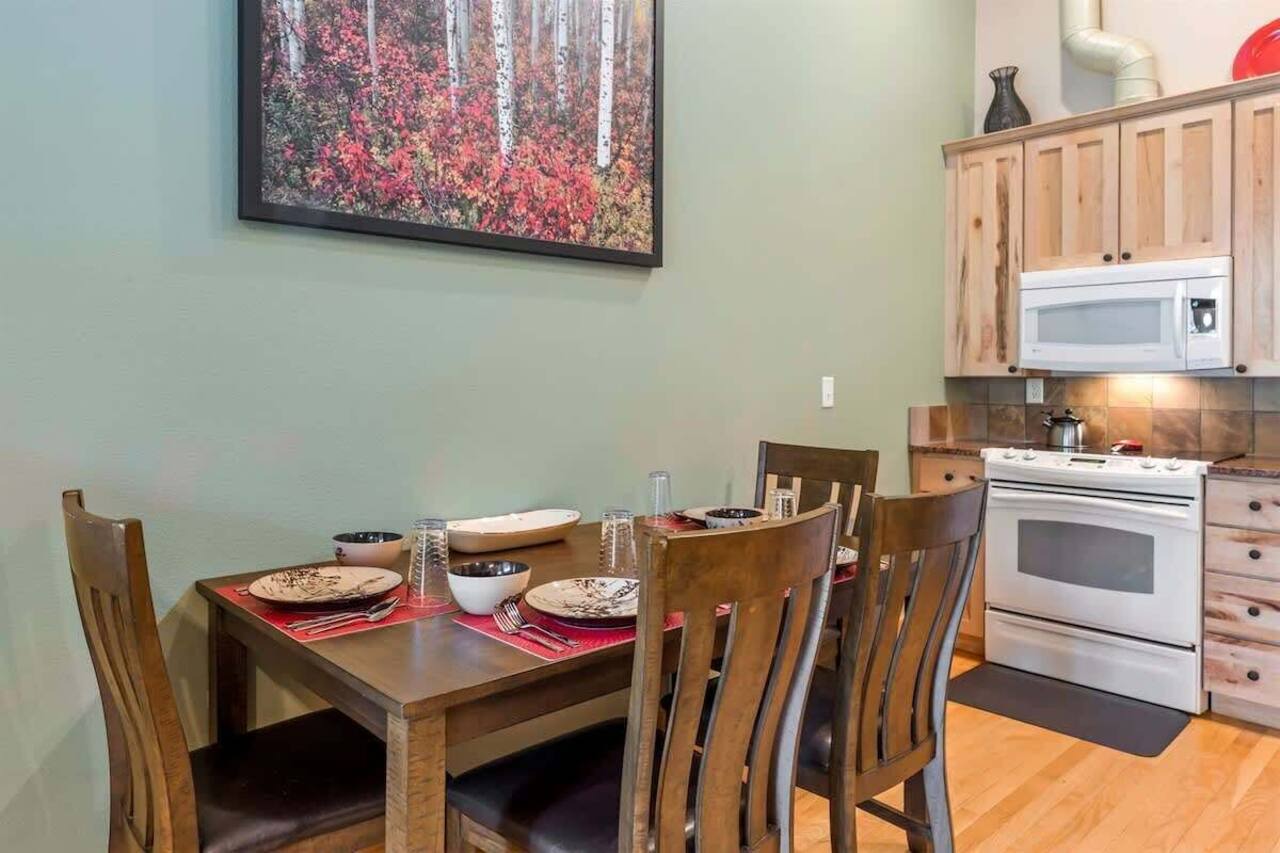 River Overlook Loft: Downtown Condo 1
