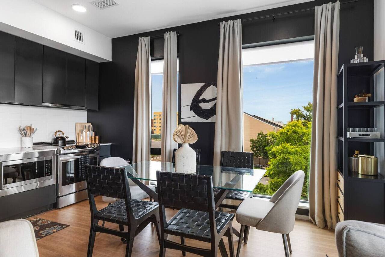 Riverview Condo with Garage, Balcony, Walk Downtown 1