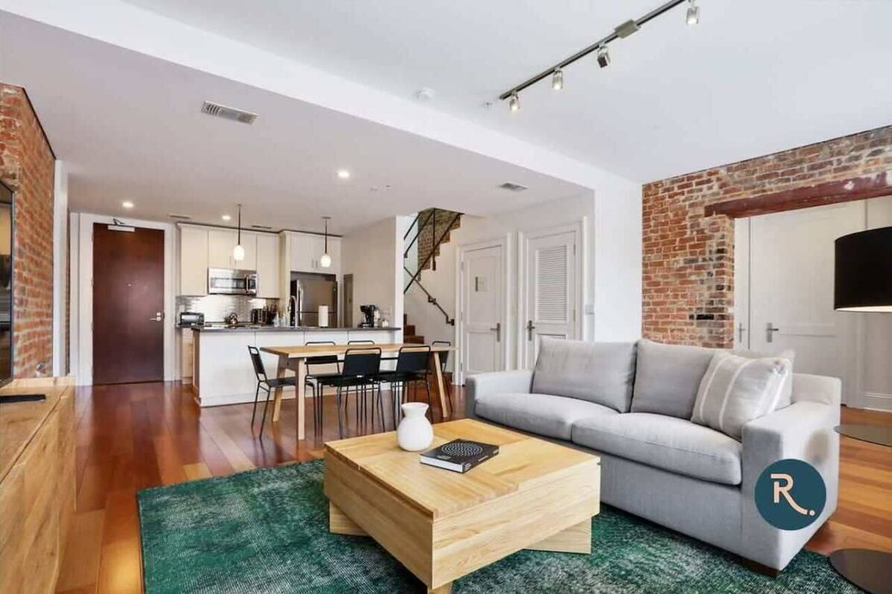 Roami at Factors Row in Bourbon St. | 3BR 1