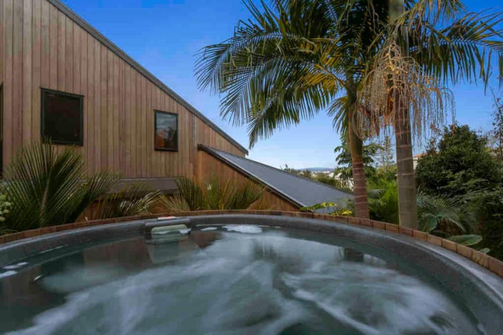 Romantic Retreat with Hot Tub Glasshouse and Ensuite 1