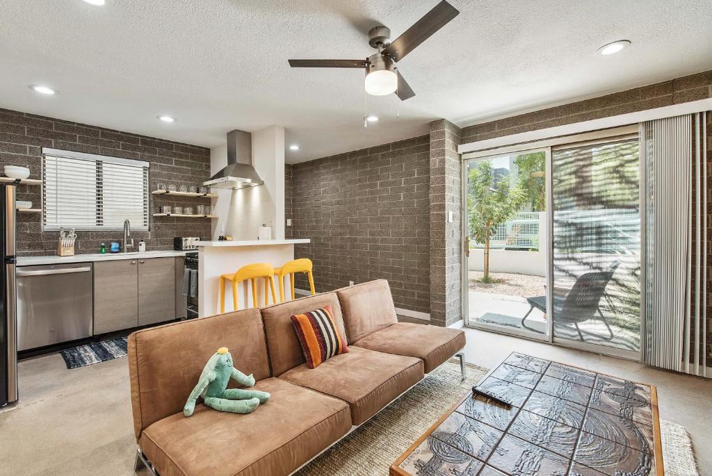 Roosevelt Row! 1 bedroom & pool! 1