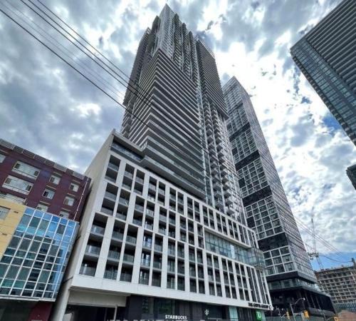 Royal BnB 1 Bed 1 Den Pristine Downtown Toronto Retreat 1