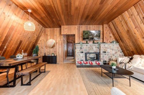 Rustic A-Frame with Hot Tub, Fire pit, and BBQ. 1