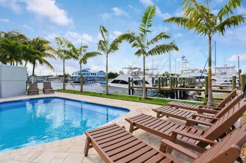 Sailfish Suites 7 - Waterfront Lodging 1